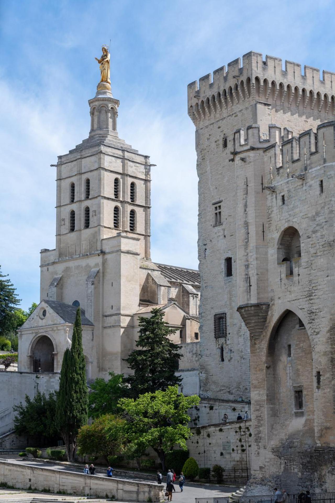 شقة Bien D'Exception En Face Du Palais Des Papes أفينيون المظهر الخارجي الصورة